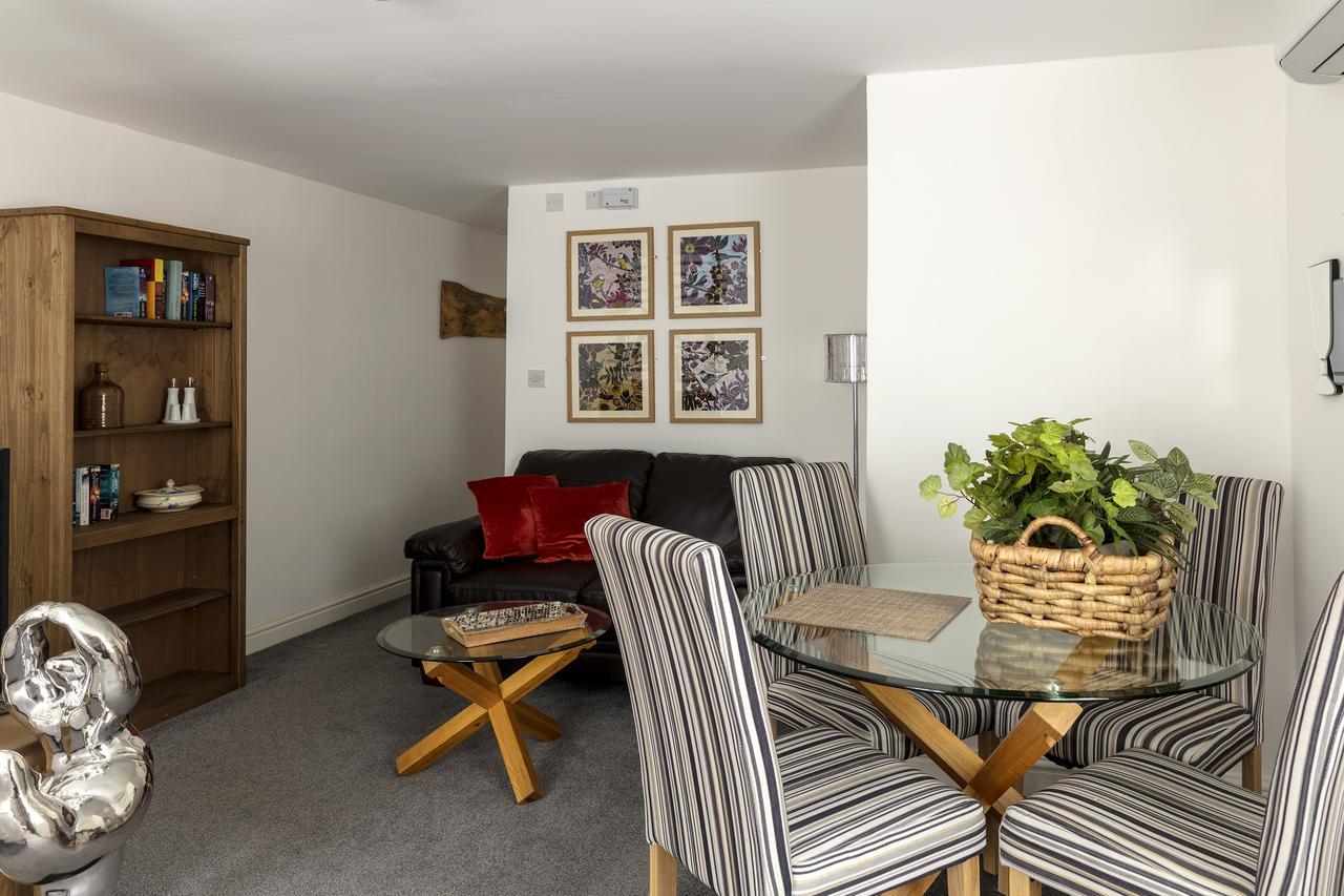 River Court Apartments Lets CBG Eksteriør billede