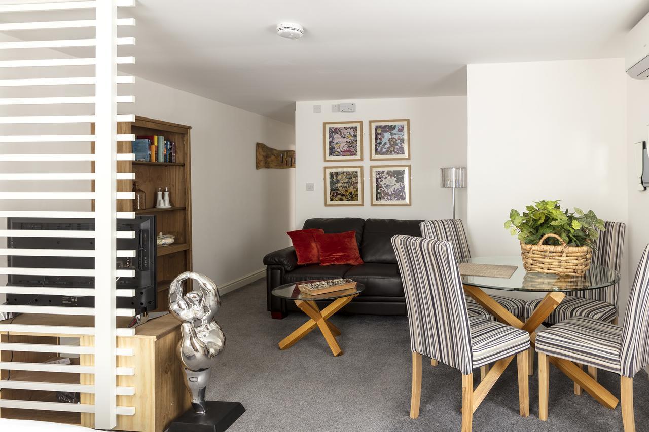 River Court Apartments Lets CBG Eksteriør billede