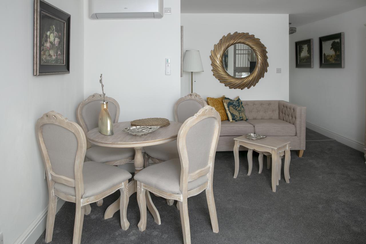 River Court Apartments Lets CBG Eksteriør billede