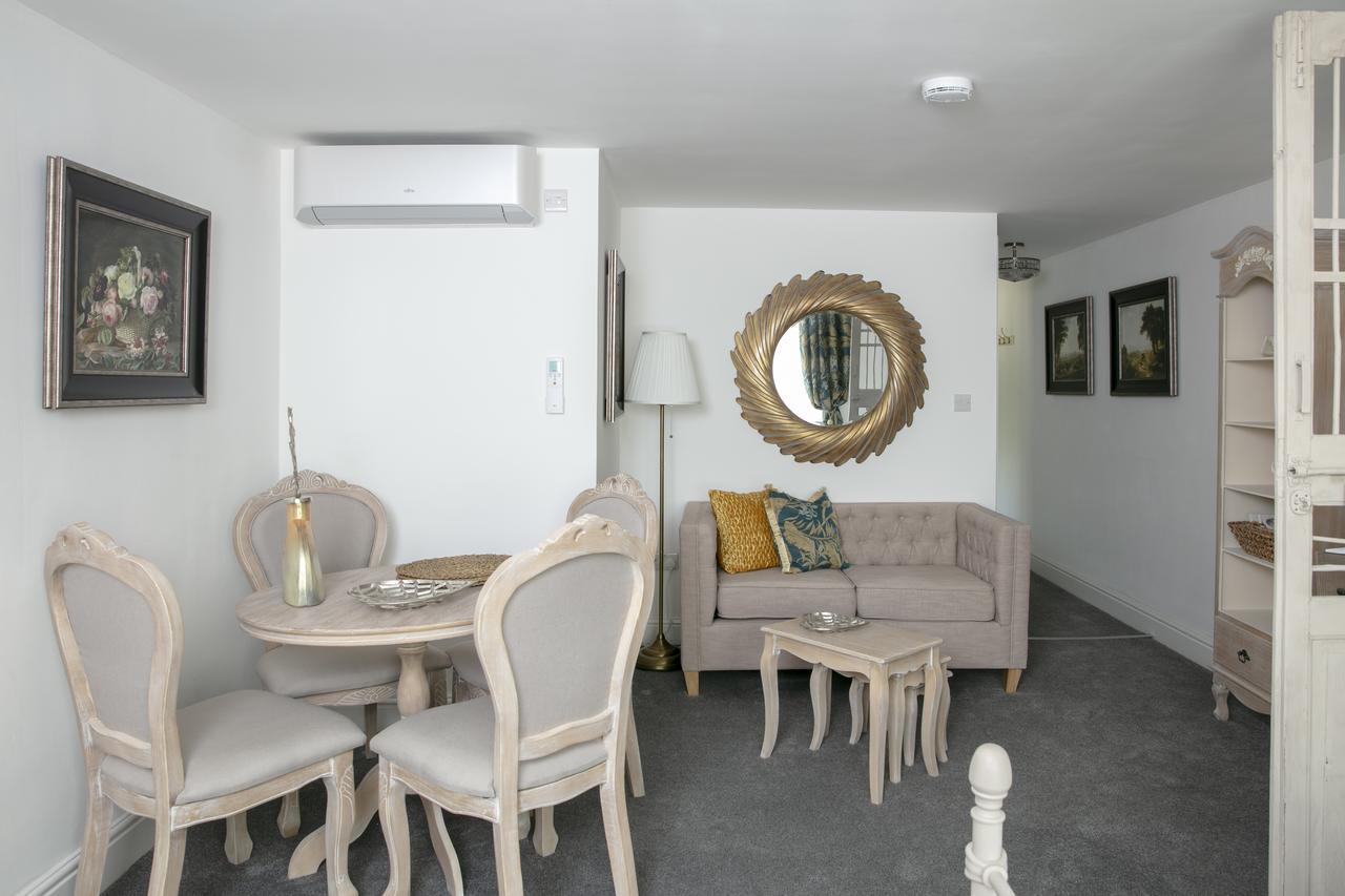 River Court Apartments Lets CBG Eksteriør billede