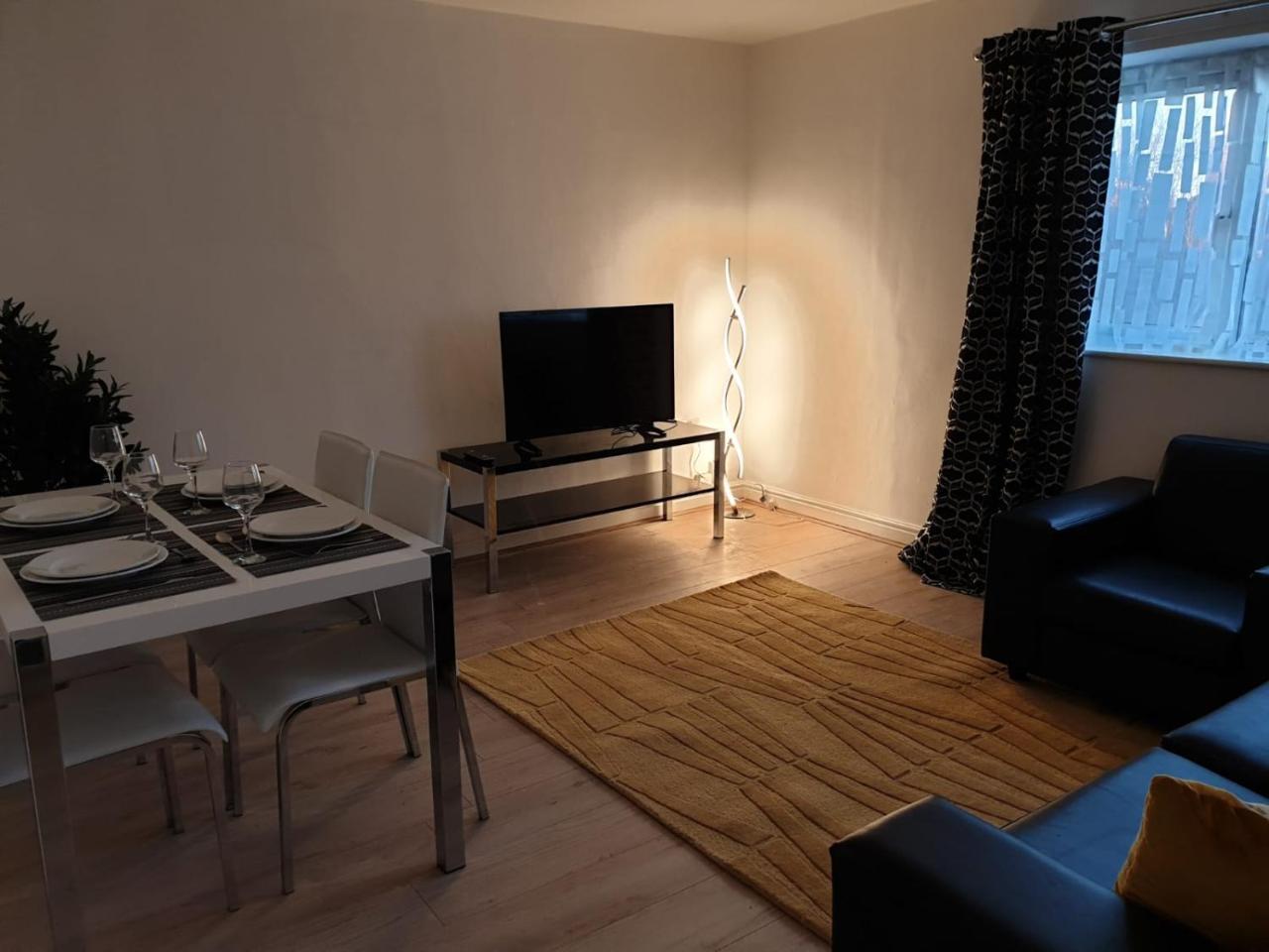River Court Apartments Lets CBG Eksteriør billede
